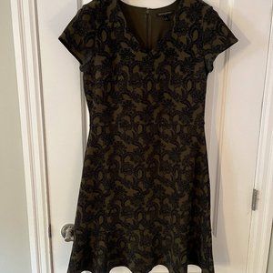 BLACK AND GREEN BANANA REPUBLIC DRESS, SIZE 8